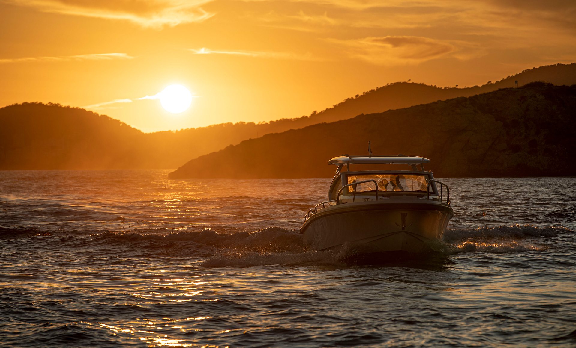 Boat driving of into the sunset