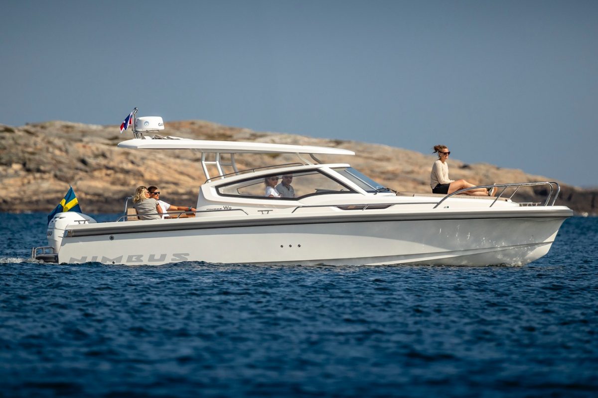 Boat in the sun in front of a cliff